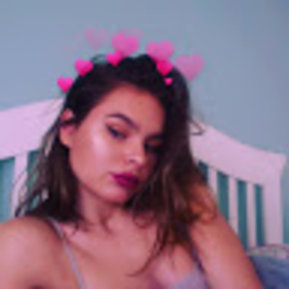 Meet your Posher, Caroline - Picture 1 of 1